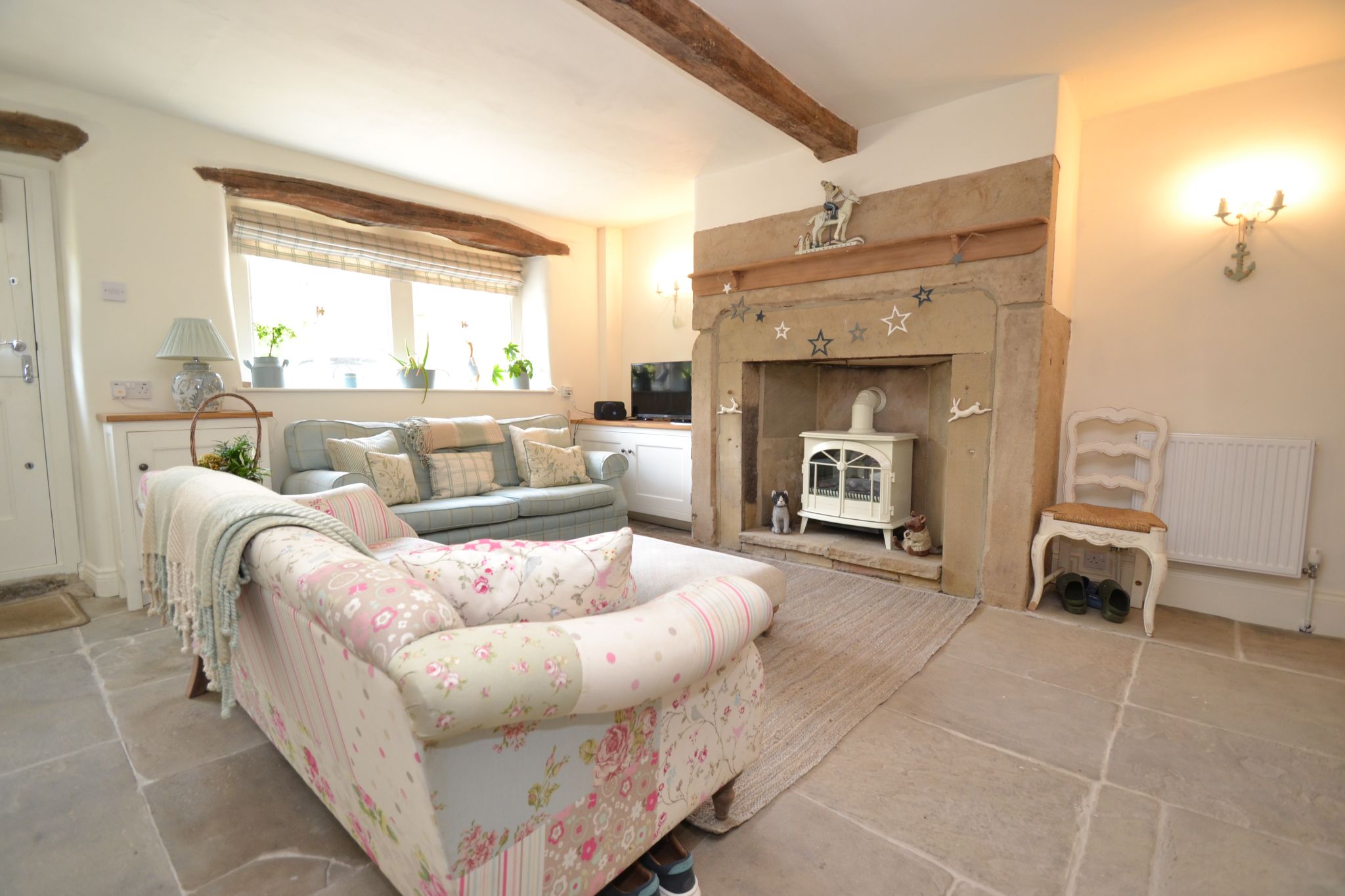 2 Bed Cottage House For Sale - Photograph 3