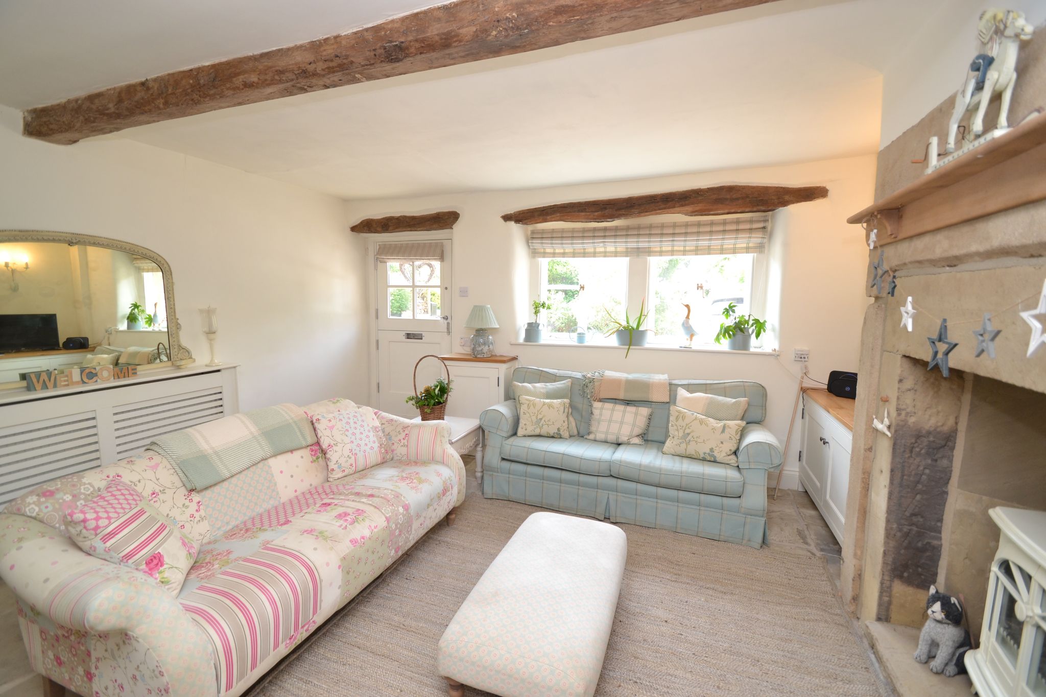 2 Bed Cottage House For Sale - Photograph 4