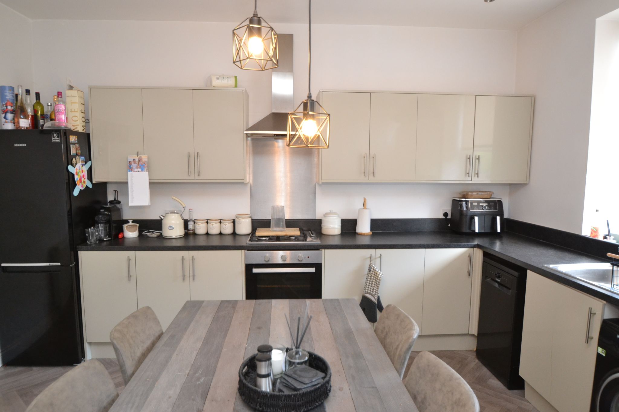 3 Bed Mid Terraced House For Sale - Photograph 4