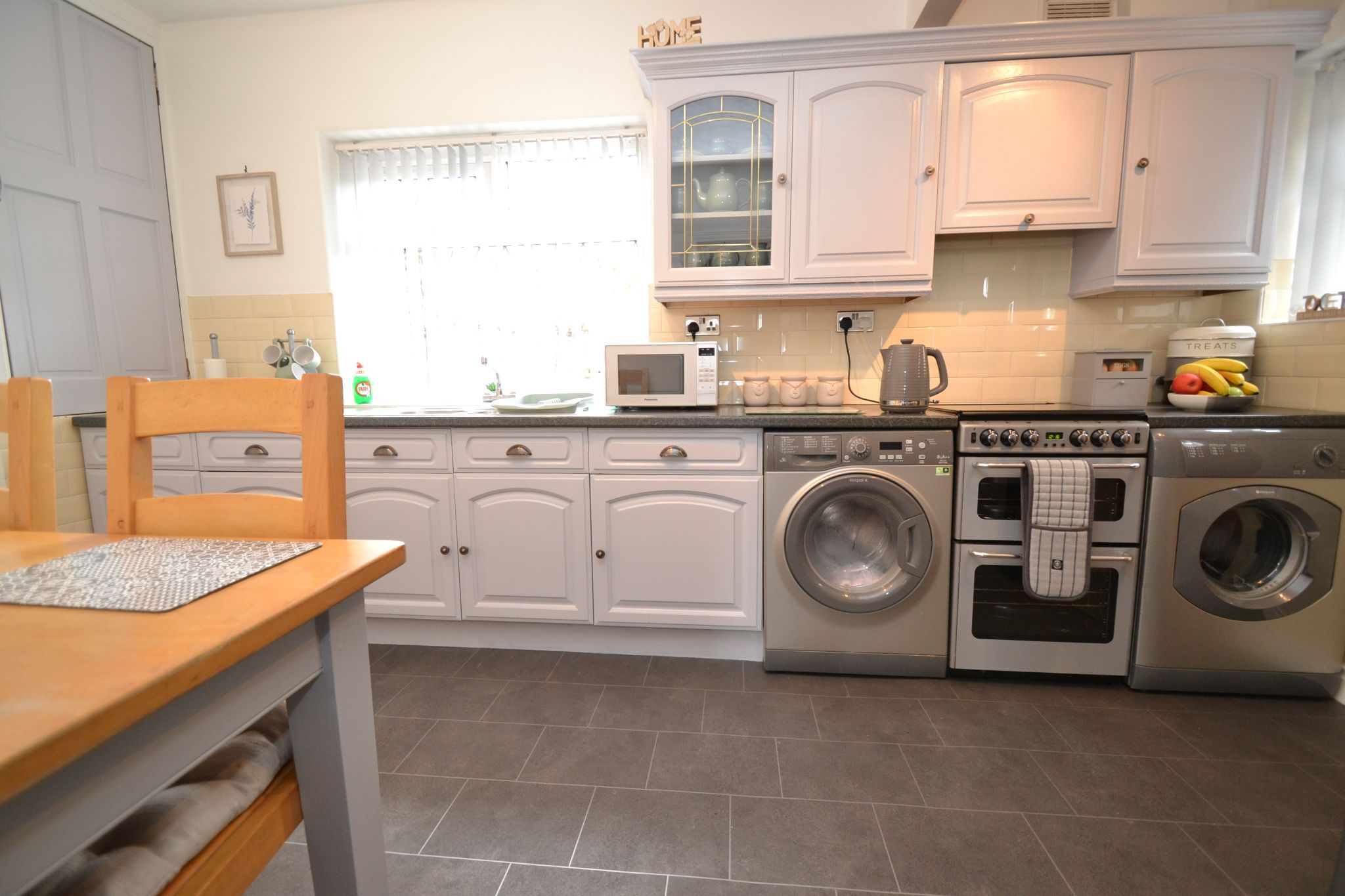 3 Bed Semi-detached House For Sale - Photograph 5