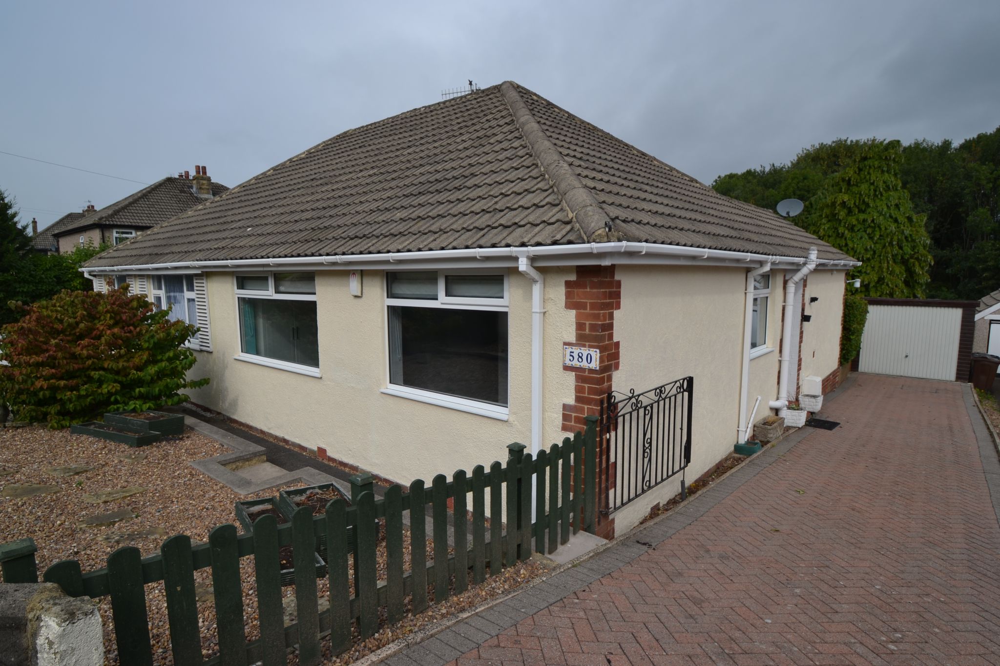 2 Bed Semi-detached Bungalow For Sale - Photograph 1