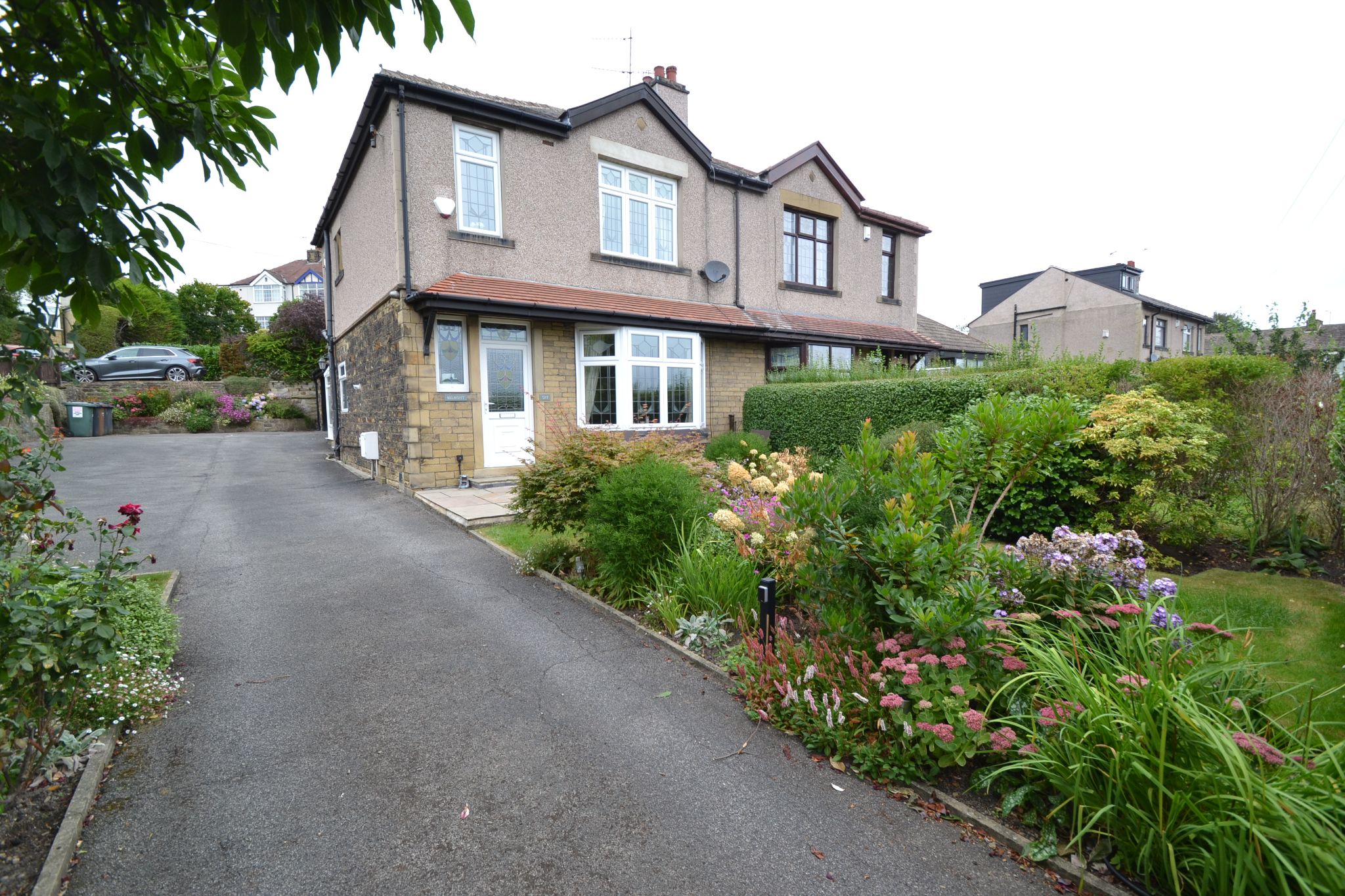 3 Bed Semi-detached House For Sale - Photograph 1