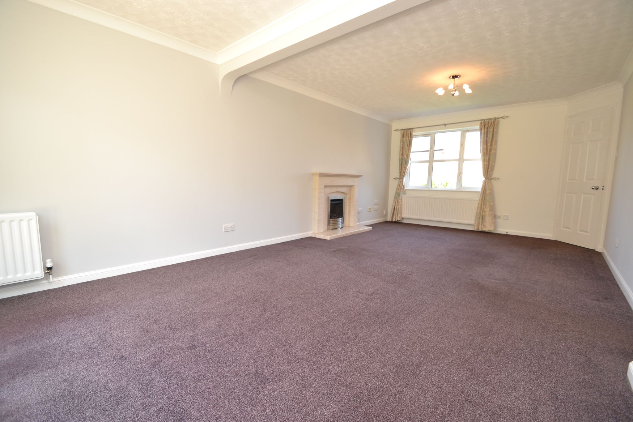 4 Bed Detached House For Sale - Photograph 3