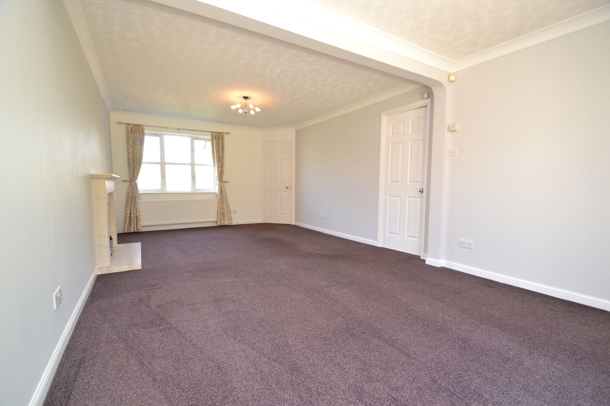 4 Bed Detached House For Sale - Photograph 4