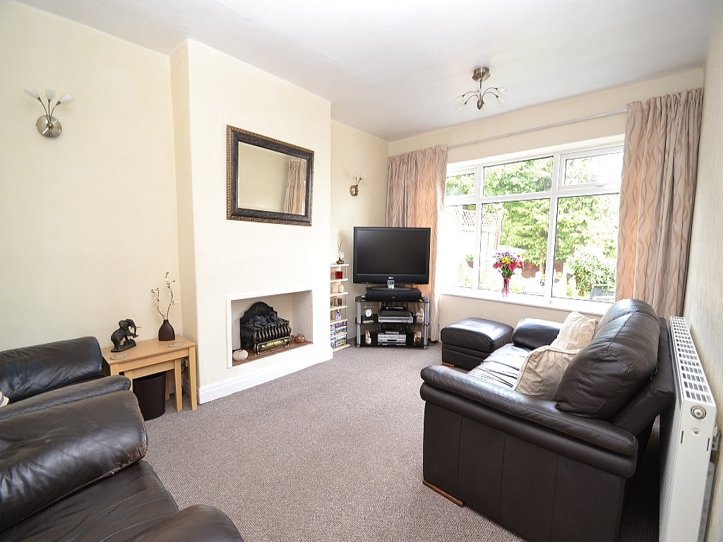 3 Bed Semi-detached House To Rent - 0