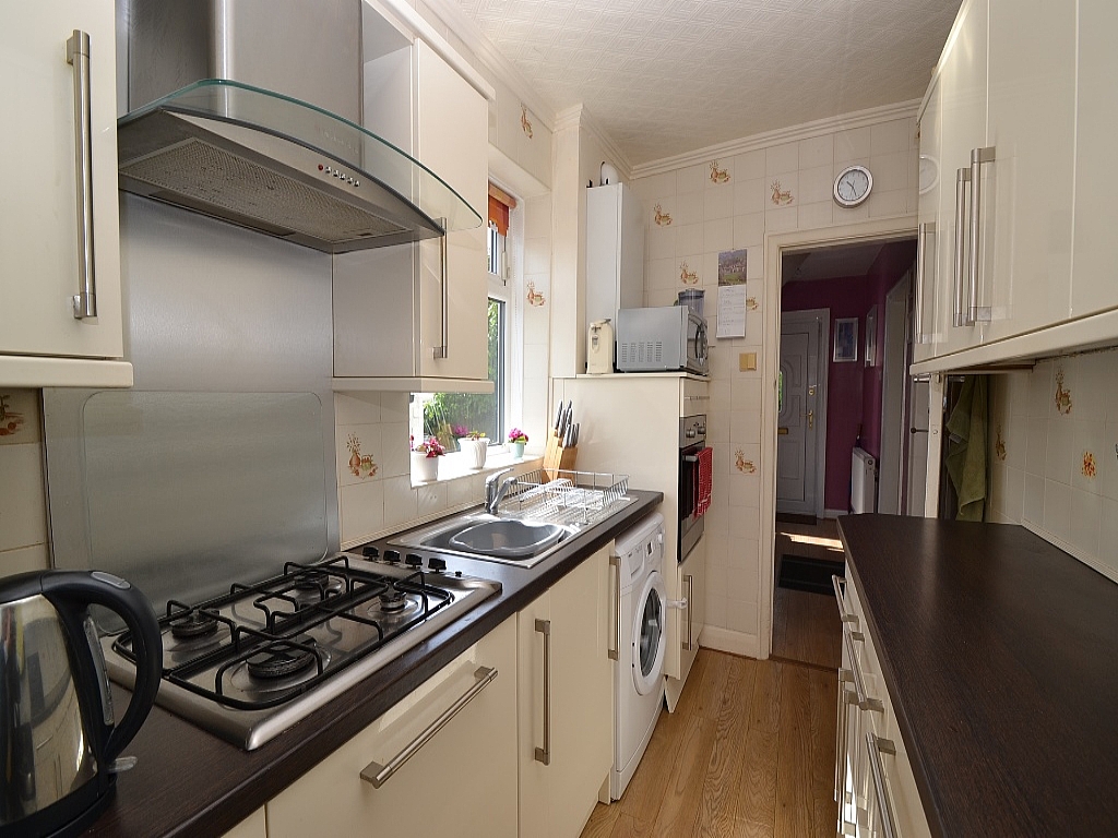 3 Bed Semi-detached House To Rent - 0