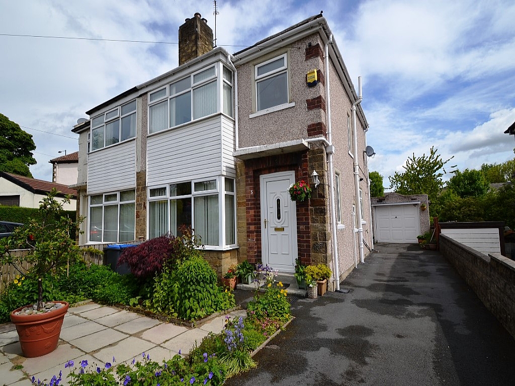 3 Bed Semi-detached House To Rent - 0