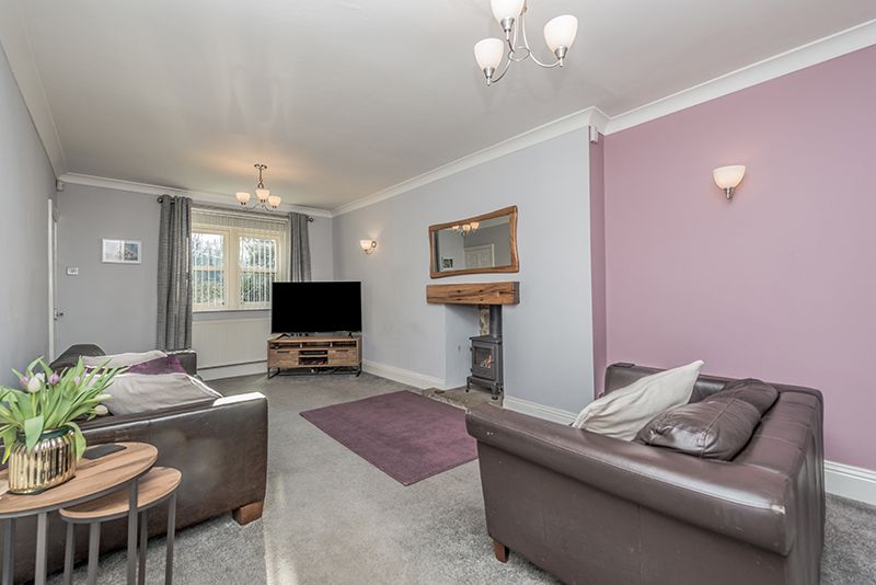 5 Bed Semi-detached House For Sale - Photograph 4