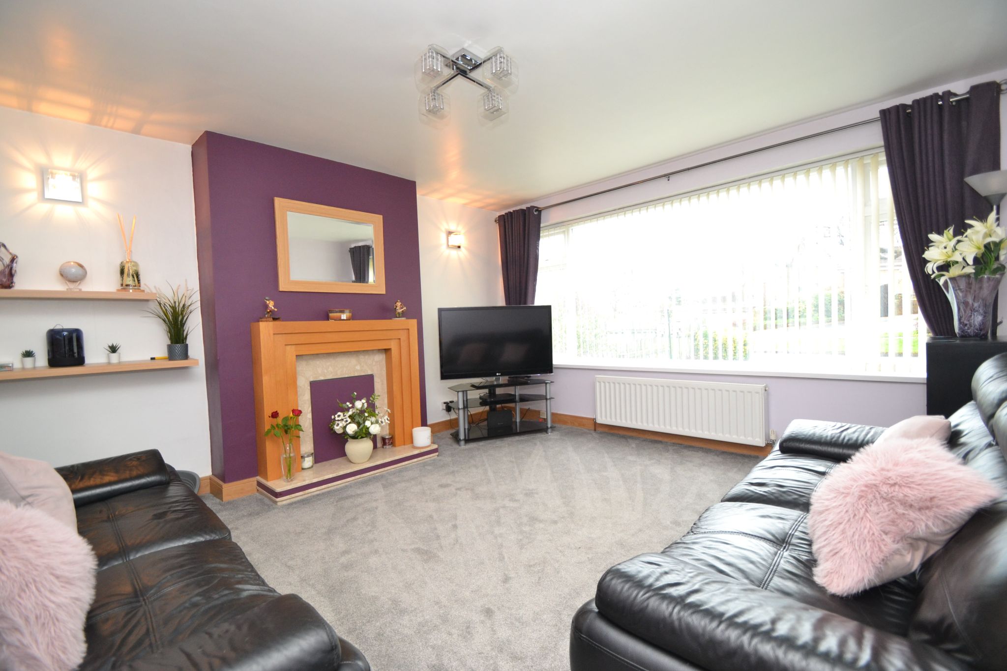 3 Bed Semi-detached House For Sale - Photograph 2