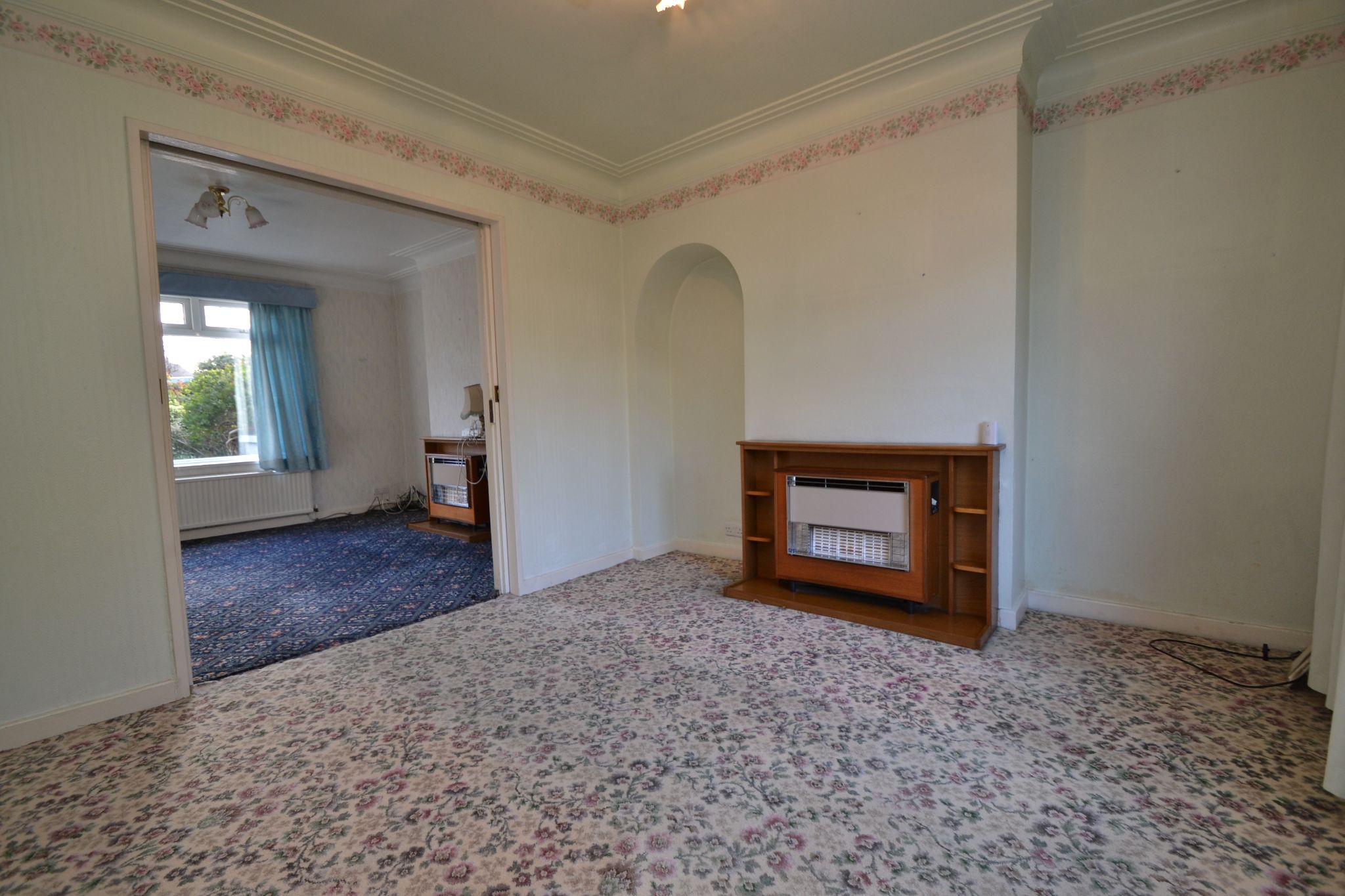 3 Bed Semi-detached House For Sale - Photograph 2