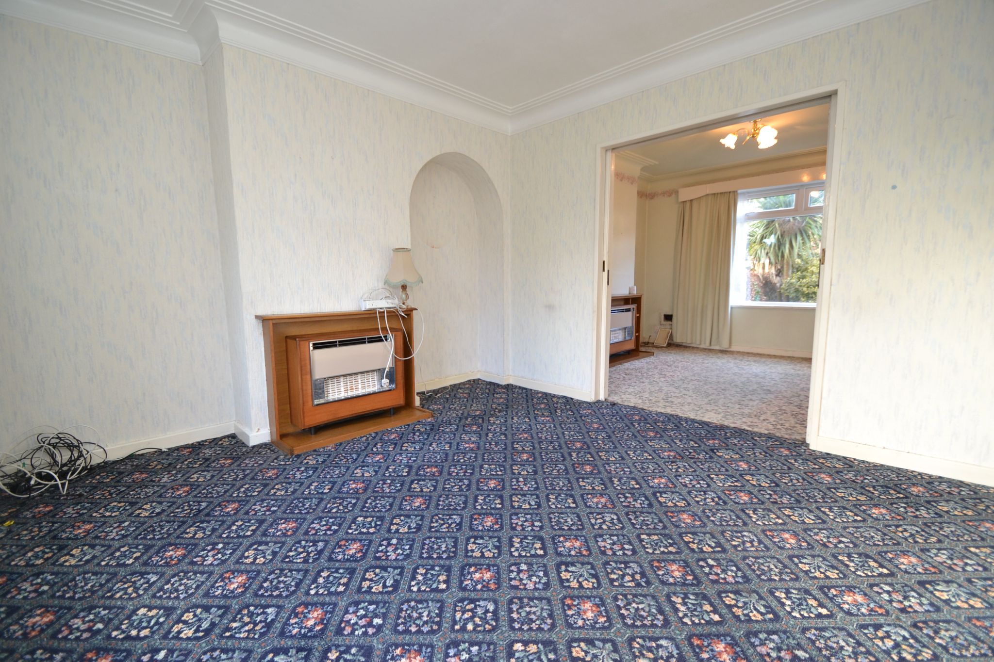 3 Bed Semi-detached House For Sale - Photograph 4