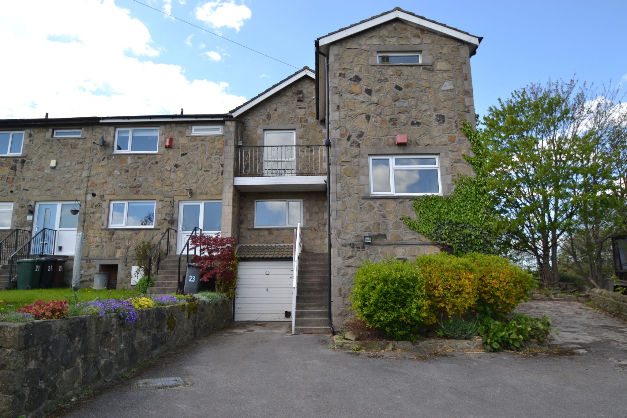 3 Bed End Terraced House For Sale - Photograph 1