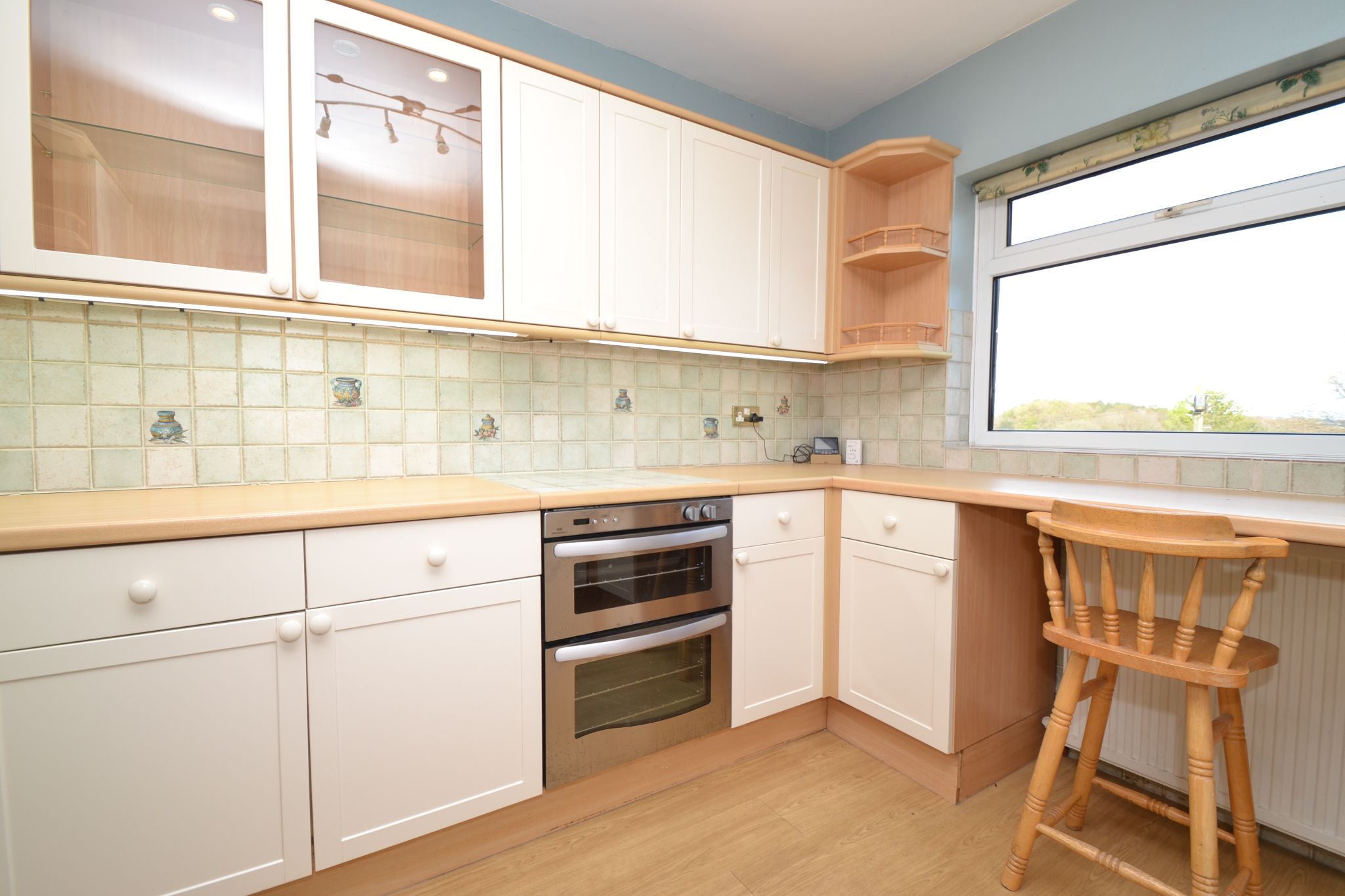 3 Bed End Terraced House For Sale - Photograph 2