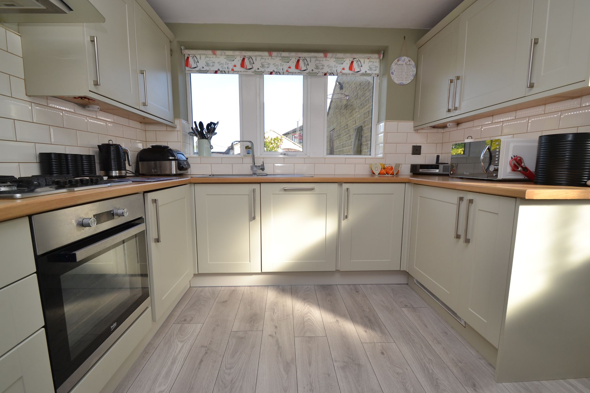 4 Bed Detached House For Sale - Photograph 3