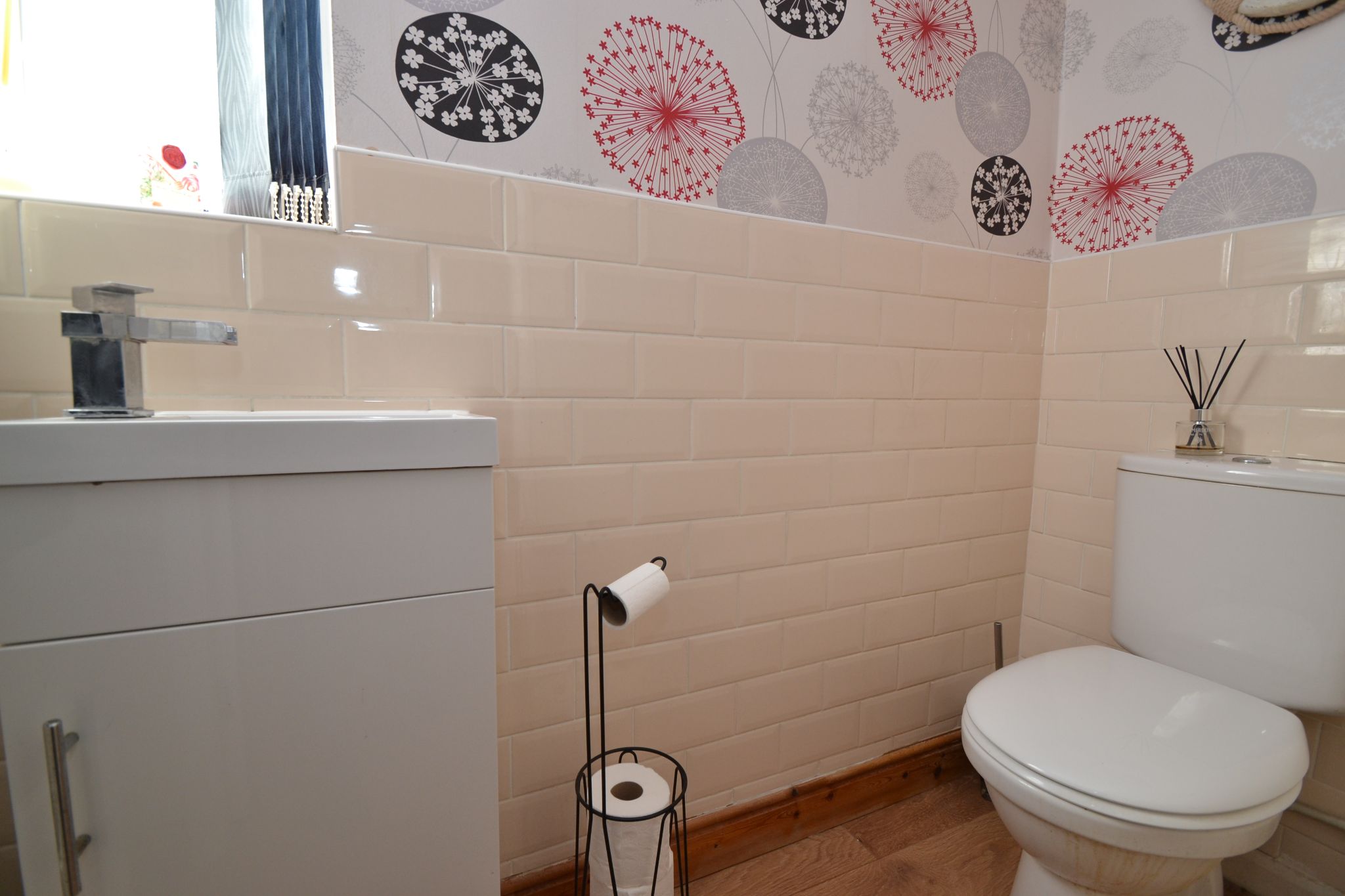 4 Bed Detached House For Sale - Photograph 2