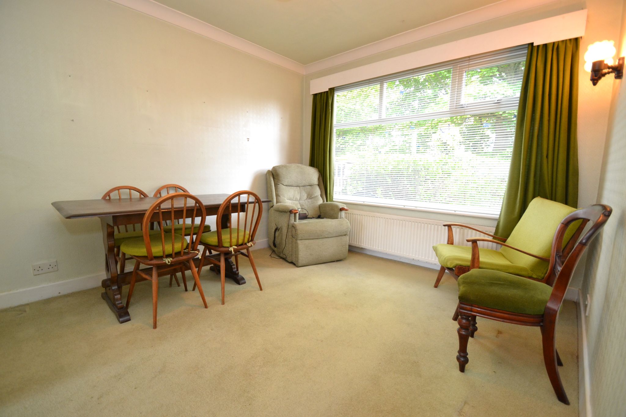 3 Bed Semi-detached House For Sale - Photograph 4