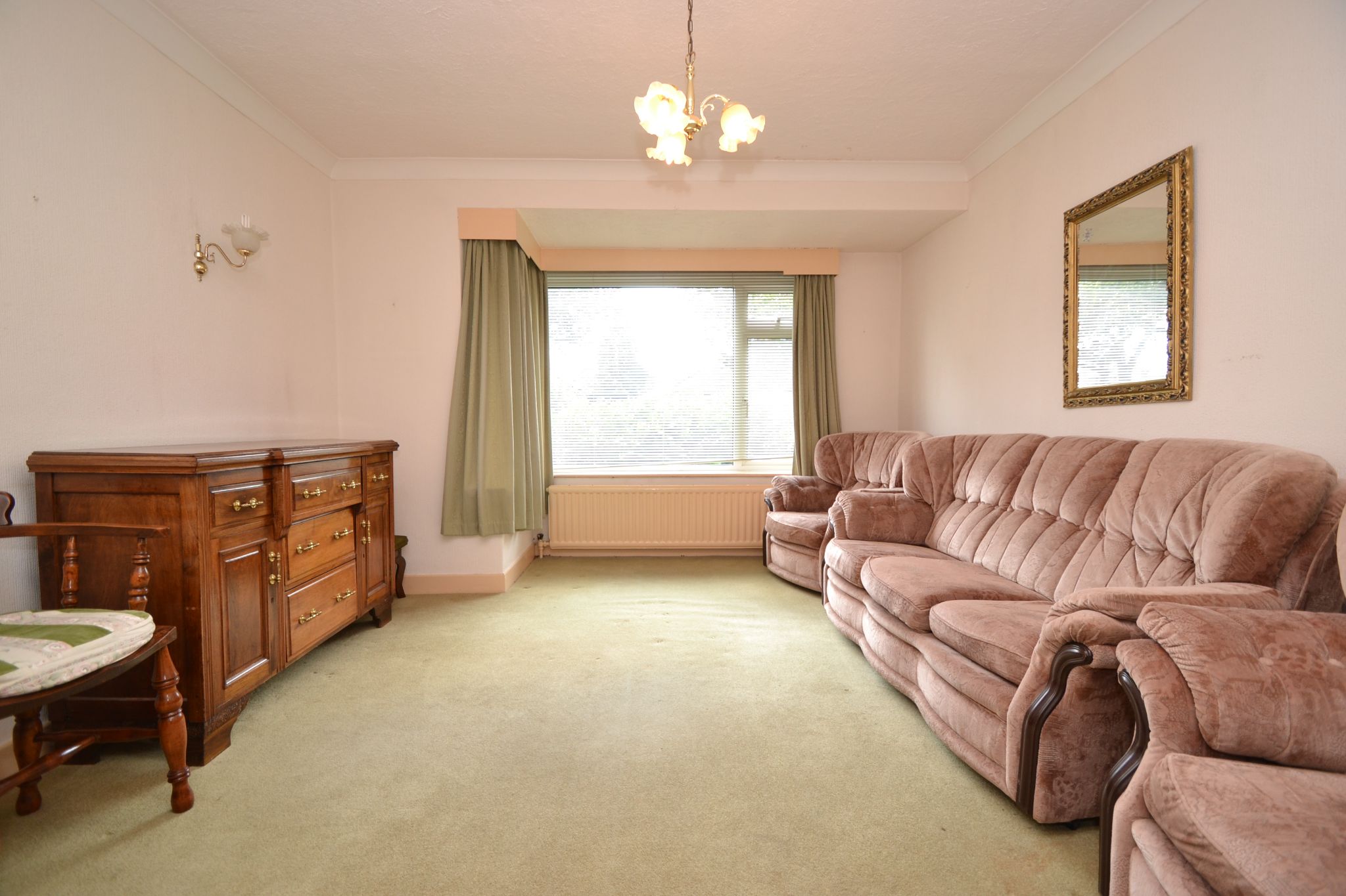 3 Bed Semi-detached House For Sale - Photograph 3