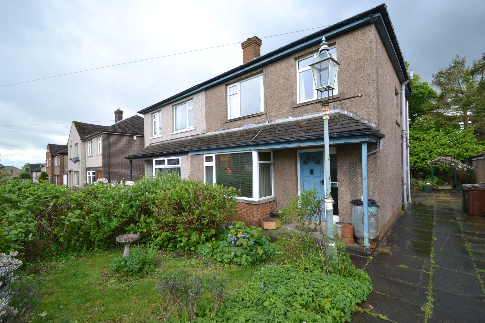 3 Bed Semi-detached House For Sale - Photograph 1