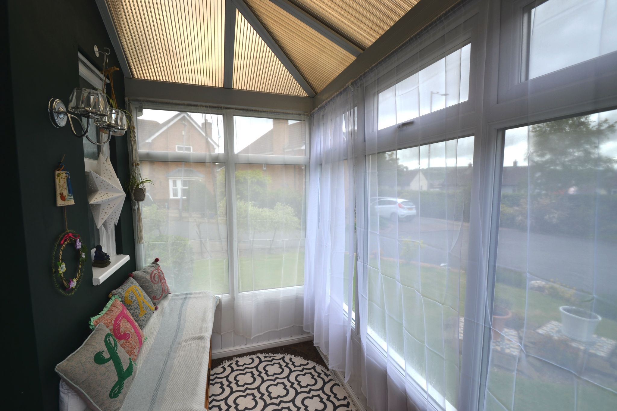 4 Bed Detached House For Sale - Photograph 2