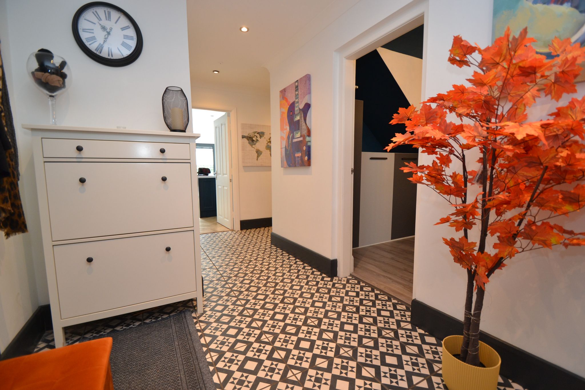 5 Bed Mid Terraced House For Sale - Photograph 3