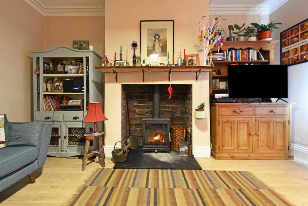 3 Bed End Terraced House For Sale - Photograph 3