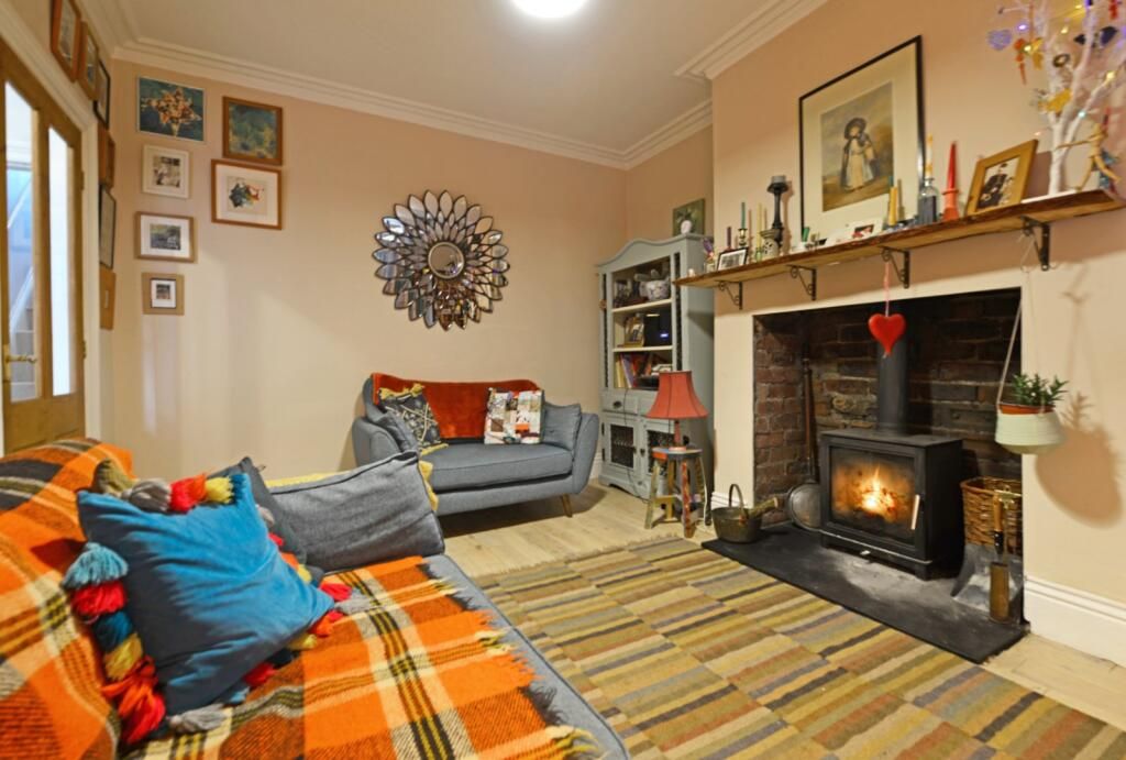 3 Bed End Terraced House For Sale - Photograph 2