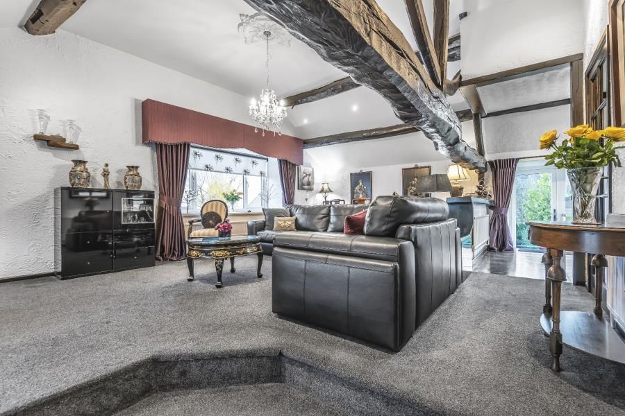 2 Bed Penthouse Flat/apartment For Sale - Photograph 3