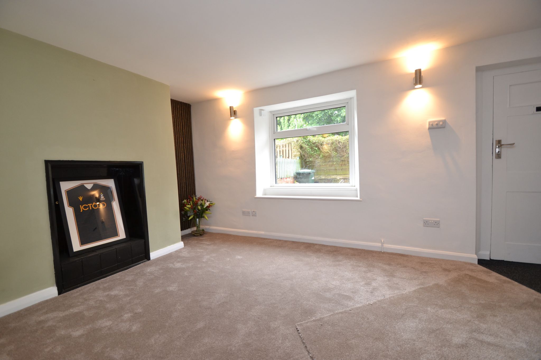 1 Bed Maisonette Flat/apartment For Sale - Photograph 3