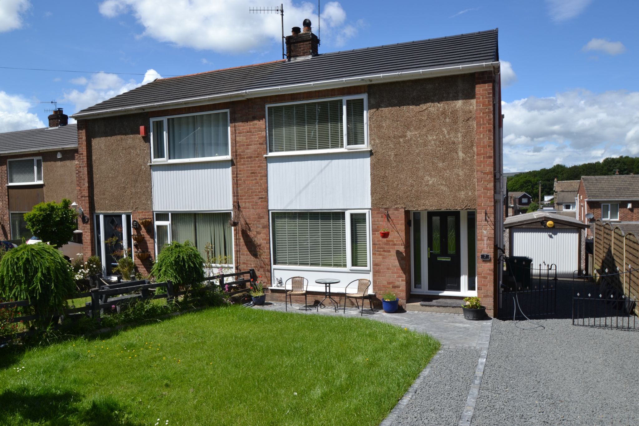 3 Bed Semi-detached House For Sale - Photograph 1