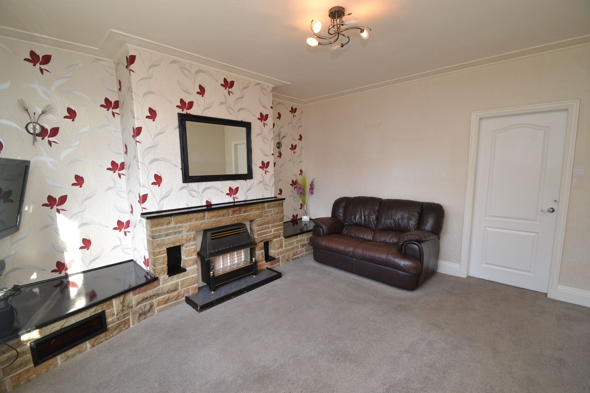 2 Bed Semi-detached House For Sale - Photograph 3