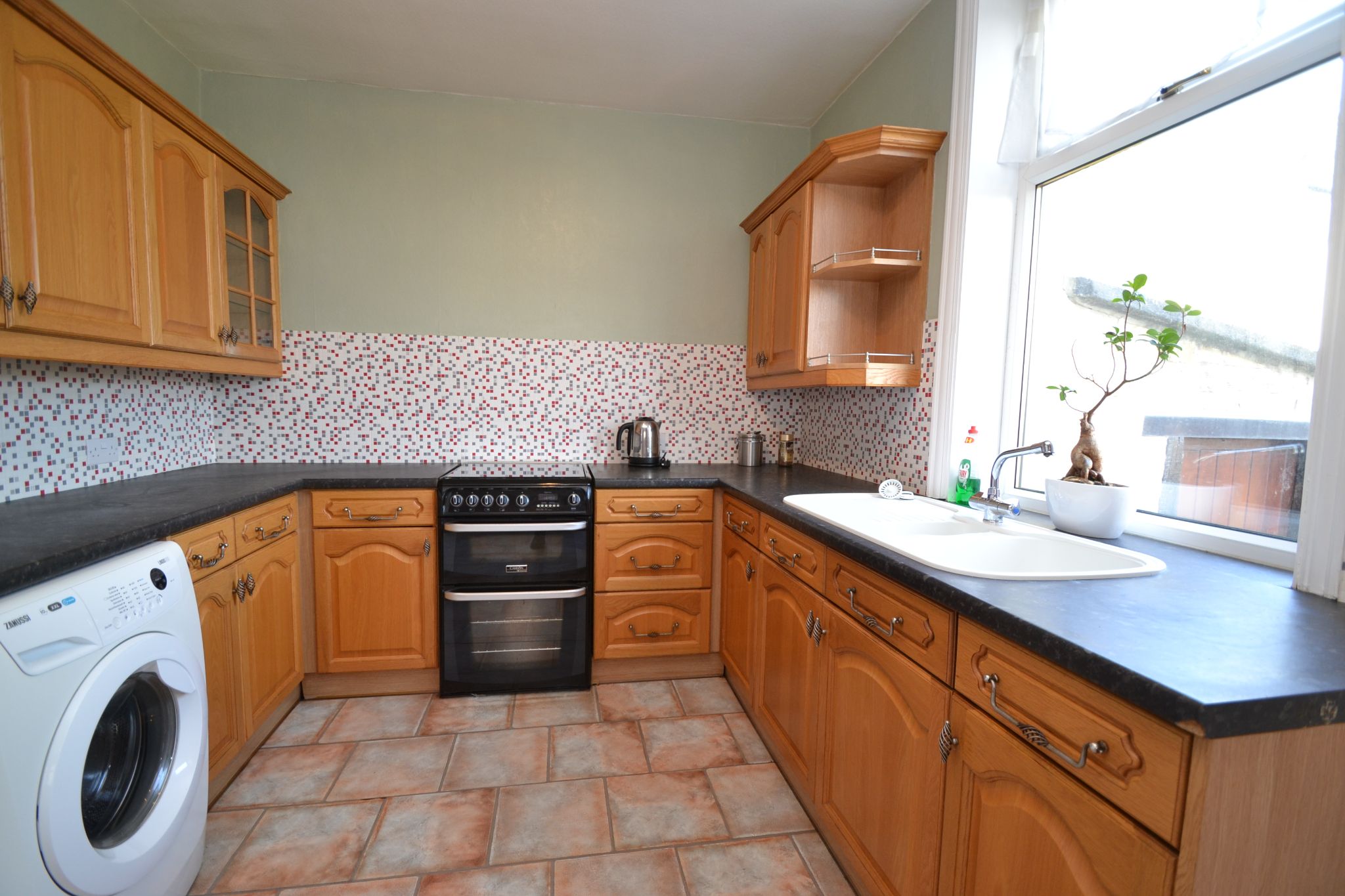 2 Bed Semi-detached House For Sale - Photograph 4