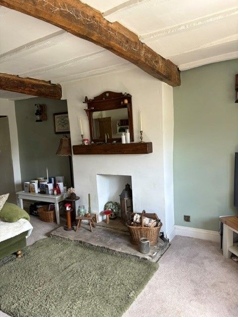 2 Bed Cottage House For Sale - Photograph 2