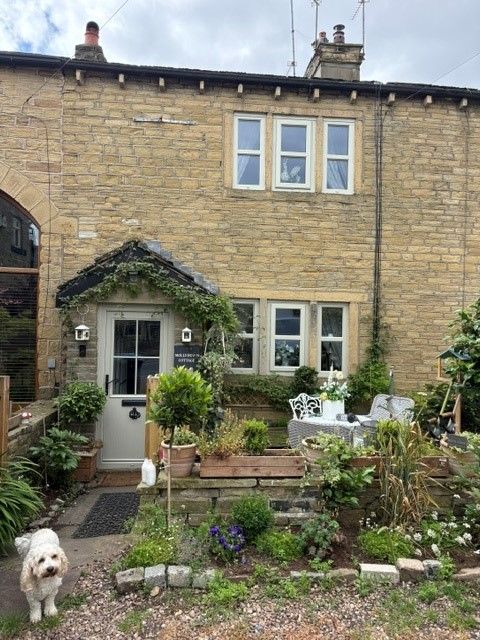 2 Bed Cottage House For Sale - Photograph 1