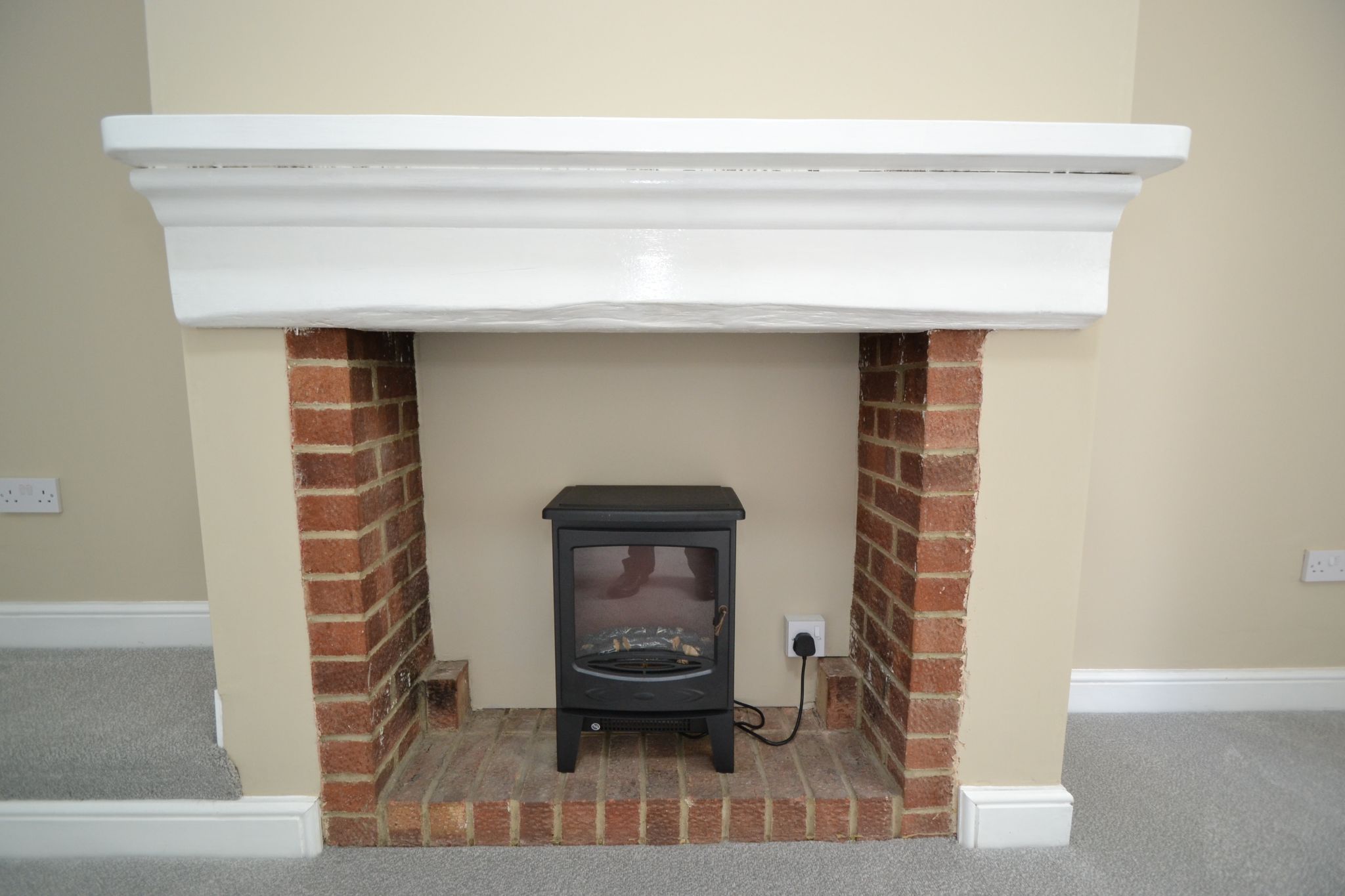 2 Bed Mid Terraced House For Sale - Photograph 4