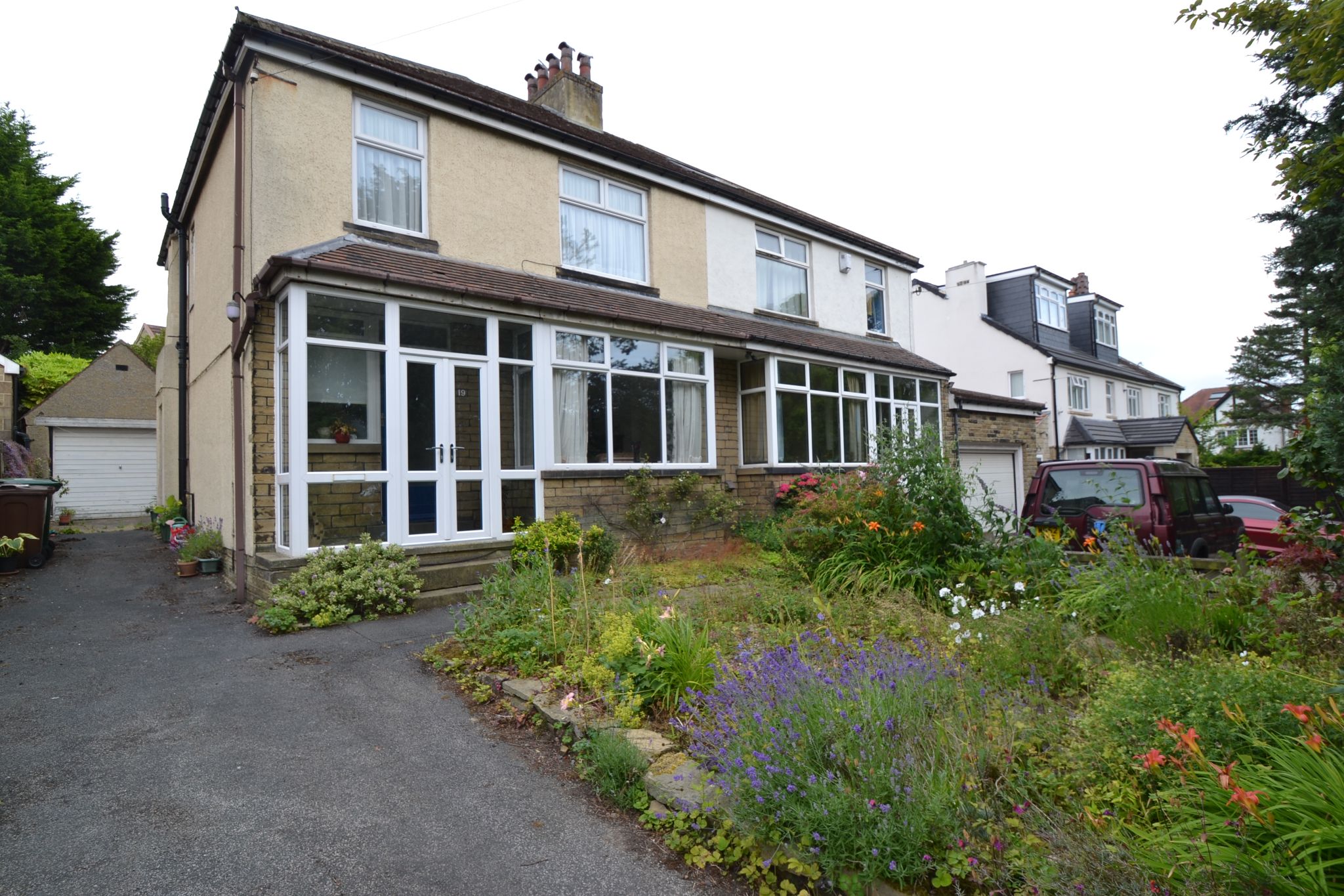 3 Bed Semi-detached House For Sale - Photograph 1