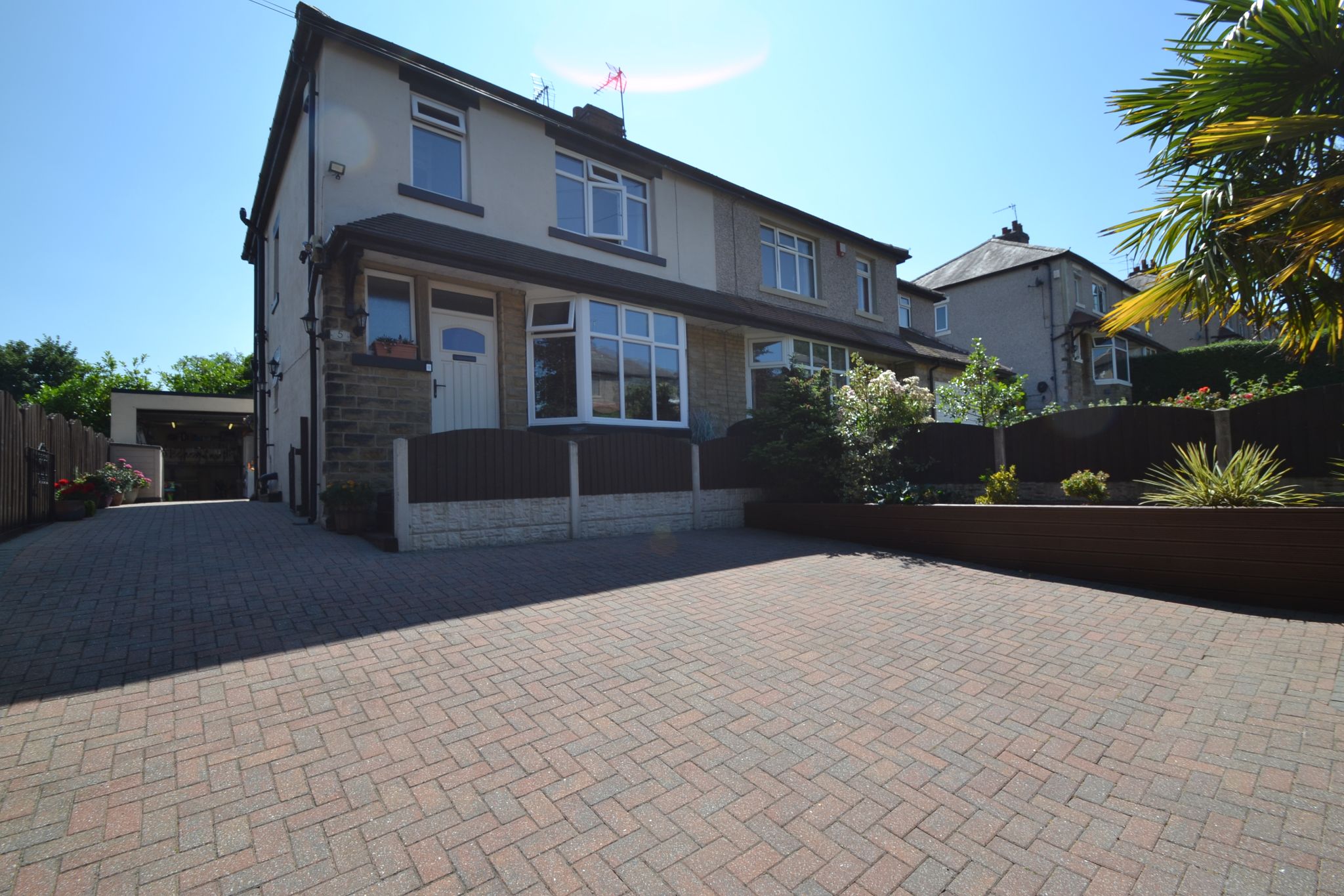 3 Bed Semi-detached House For Sale - Photograph 1