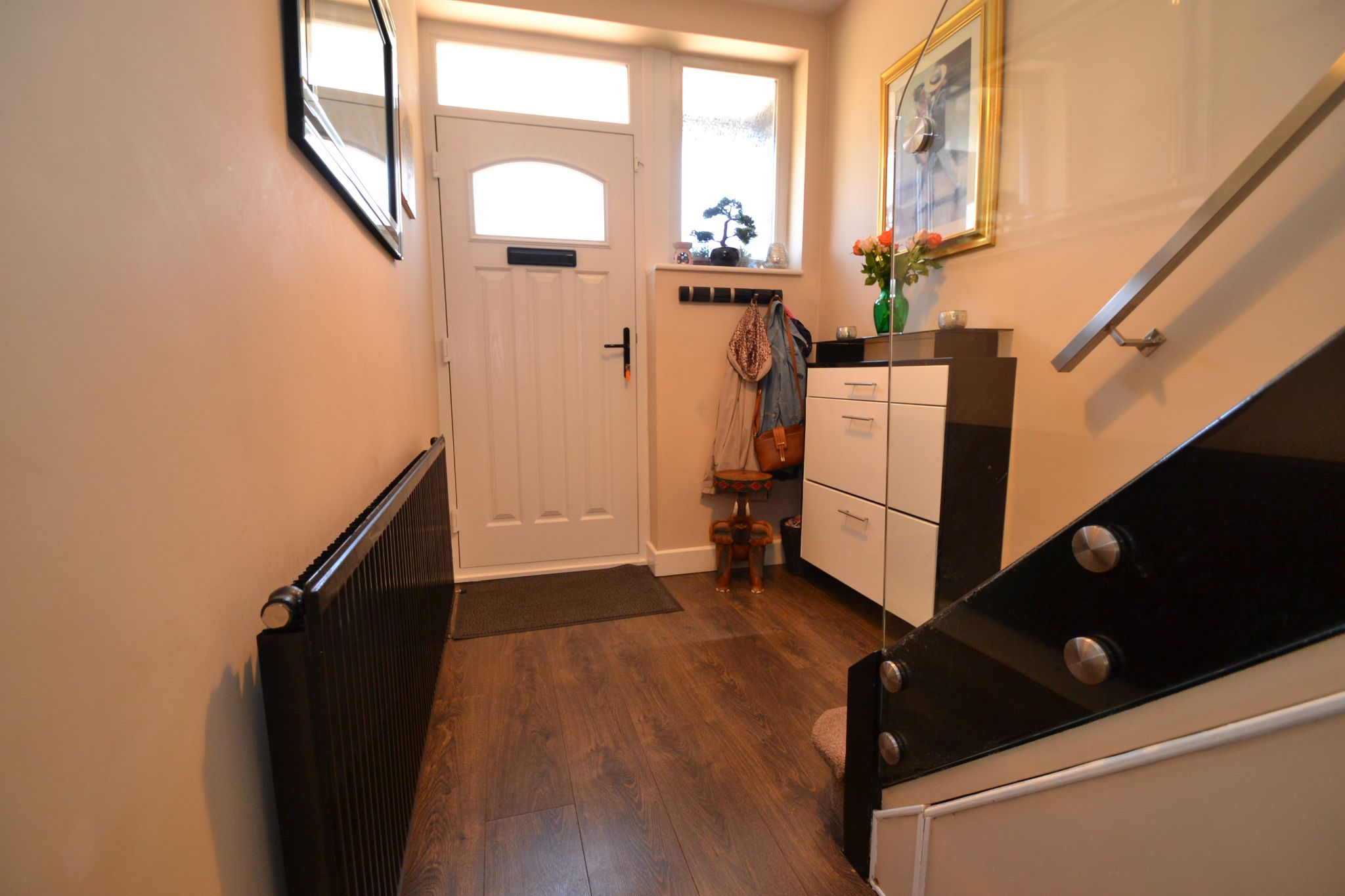 3 Bed Semi-detached House For Sale - Photograph 3