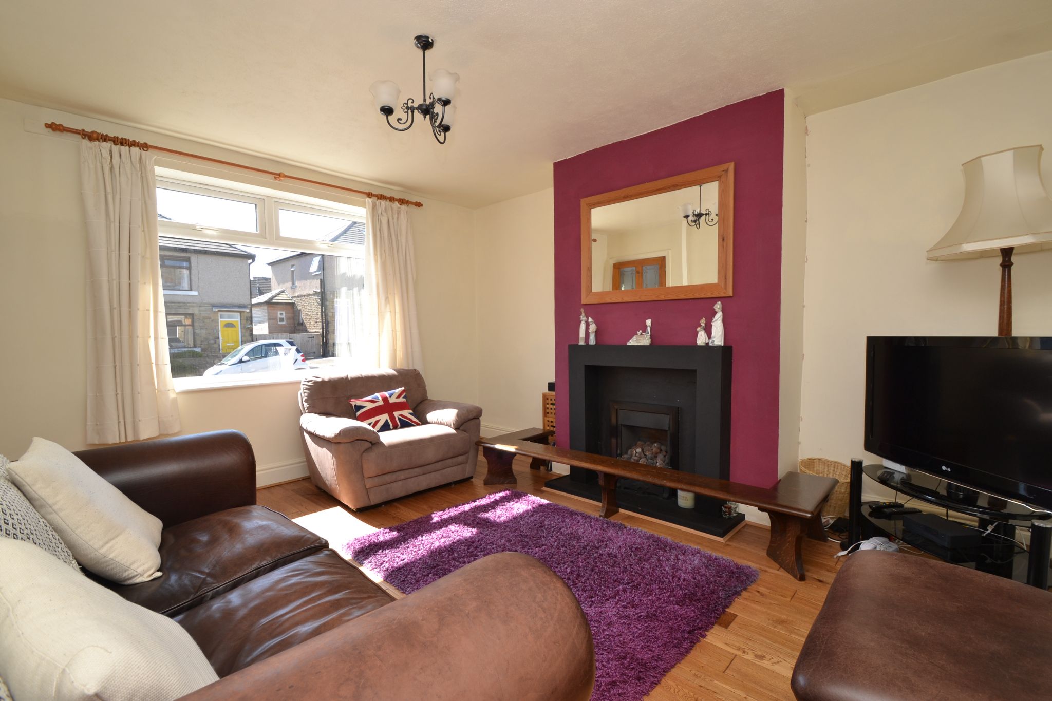 2 Bed Semi-detached House For Sale - Photograph 3