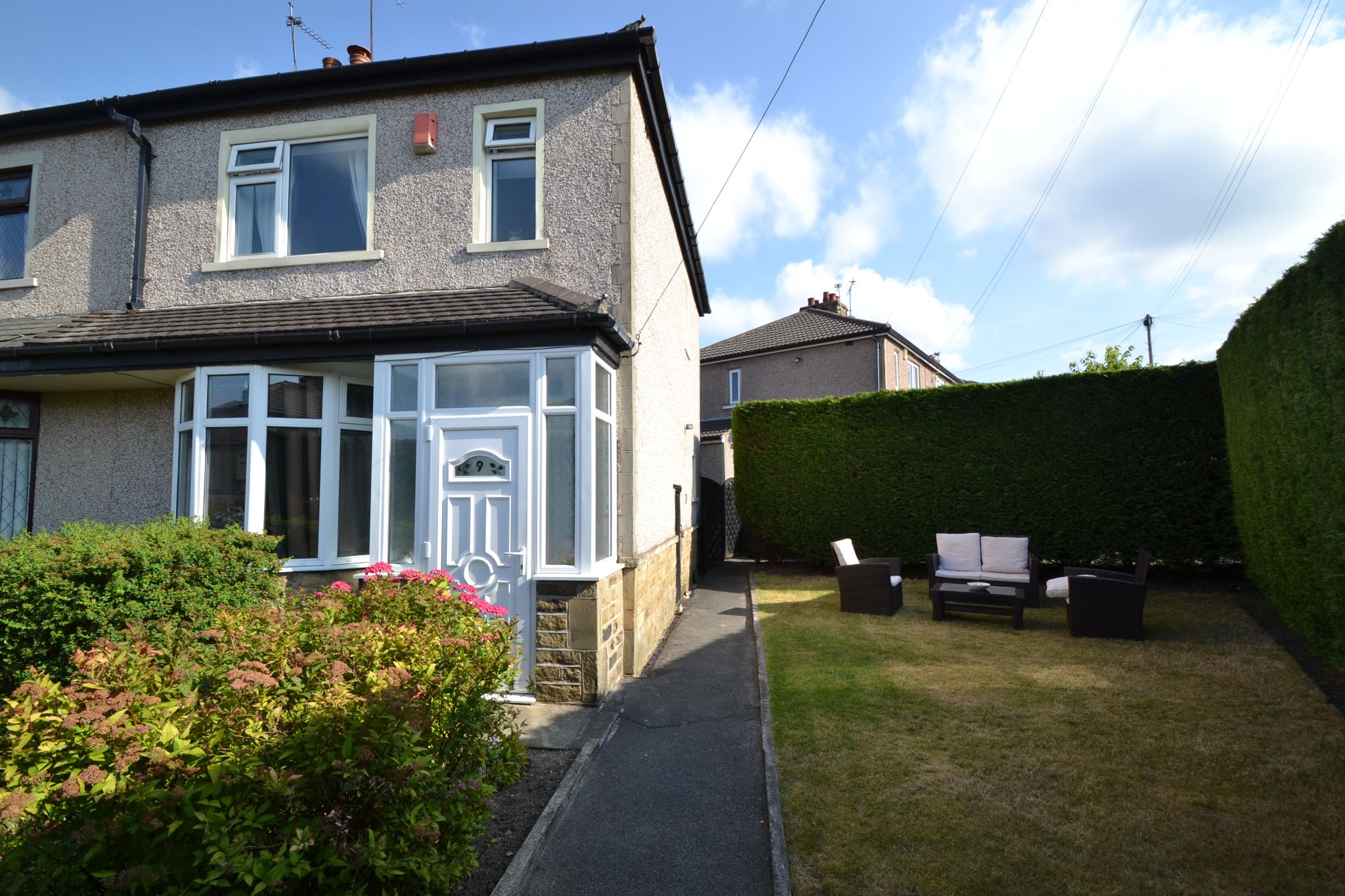 3 Bed Semi-detached House For Sale - Photograph 1