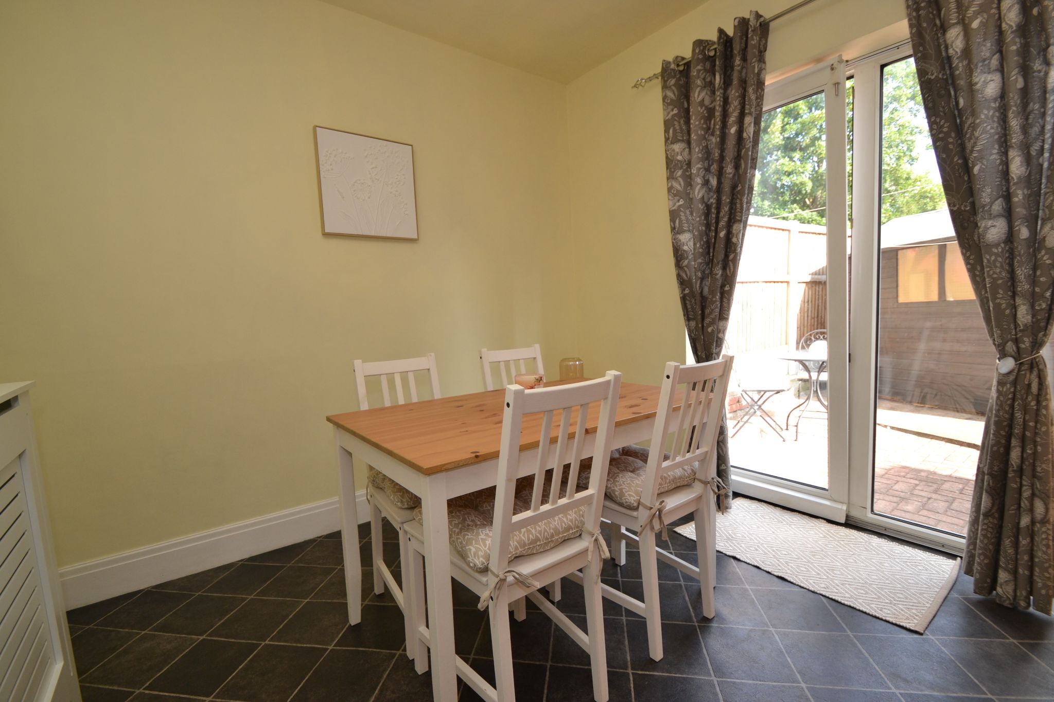 3 Bed Semi-detached House For Sale - Photograph 4