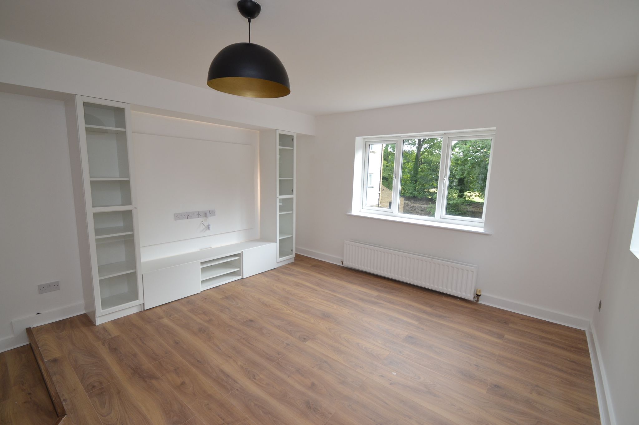 2 Bed Apartment Flat/apartment For Sale - Photograph 4