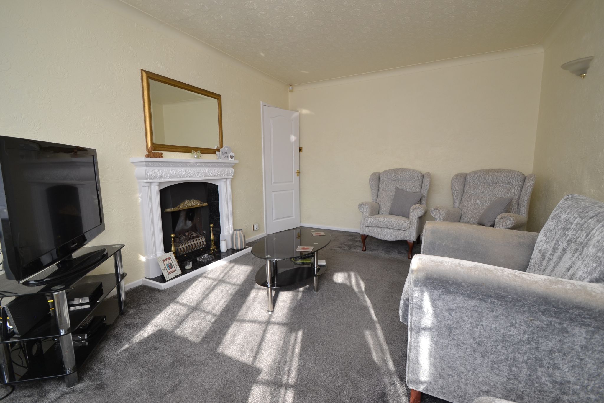 2 Bed Semi-detached Bungalow For Sale - Photograph 3