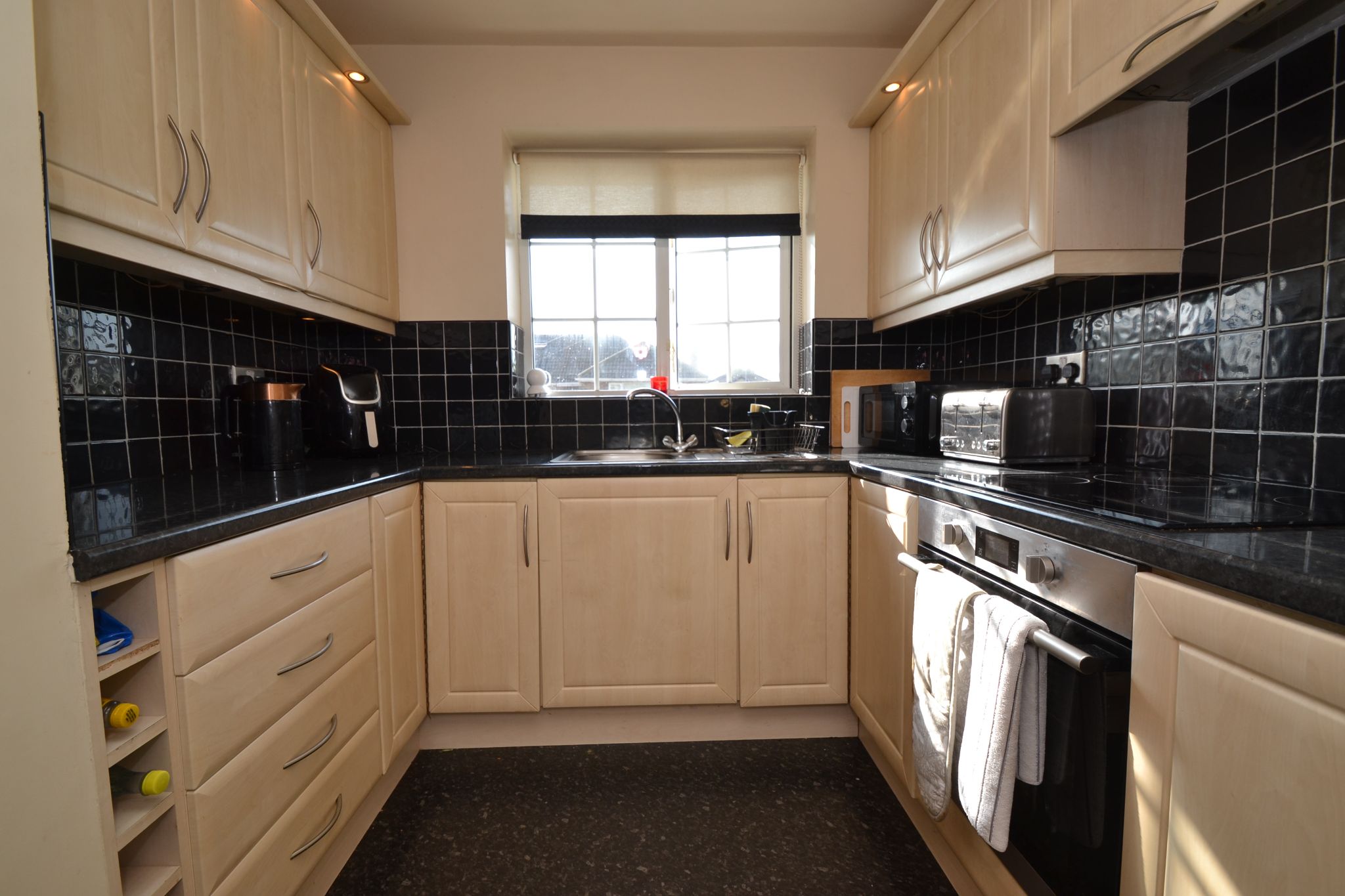 2 Bed Semi-detached Bungalow For Sale - Photograph 4