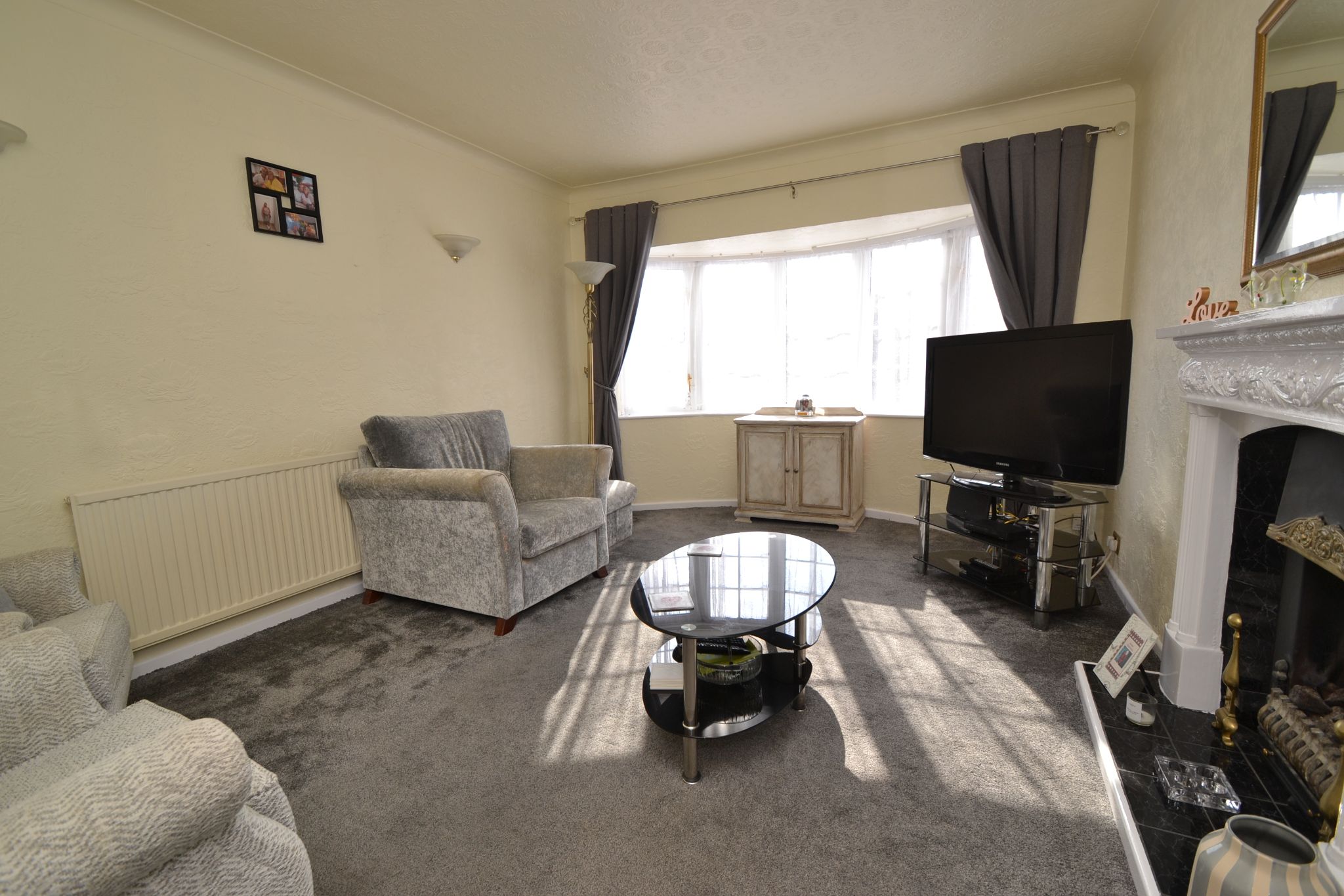 2 Bed Semi-detached Bungalow For Sale - Photograph 2