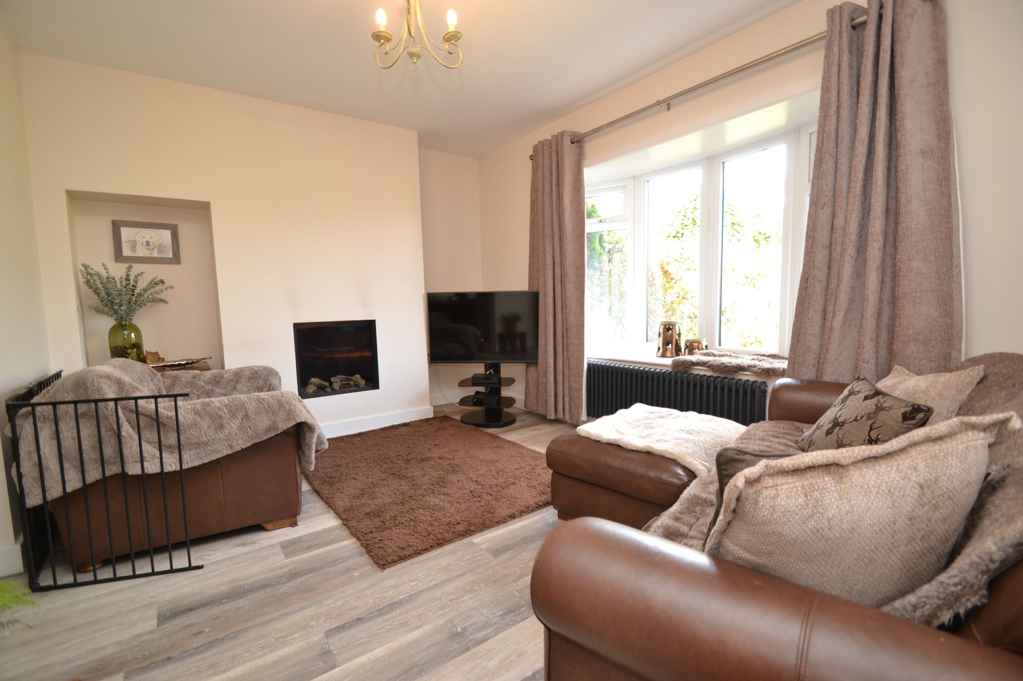 3 Bed Semi-detached Dormer House For Sale - Photograph 3