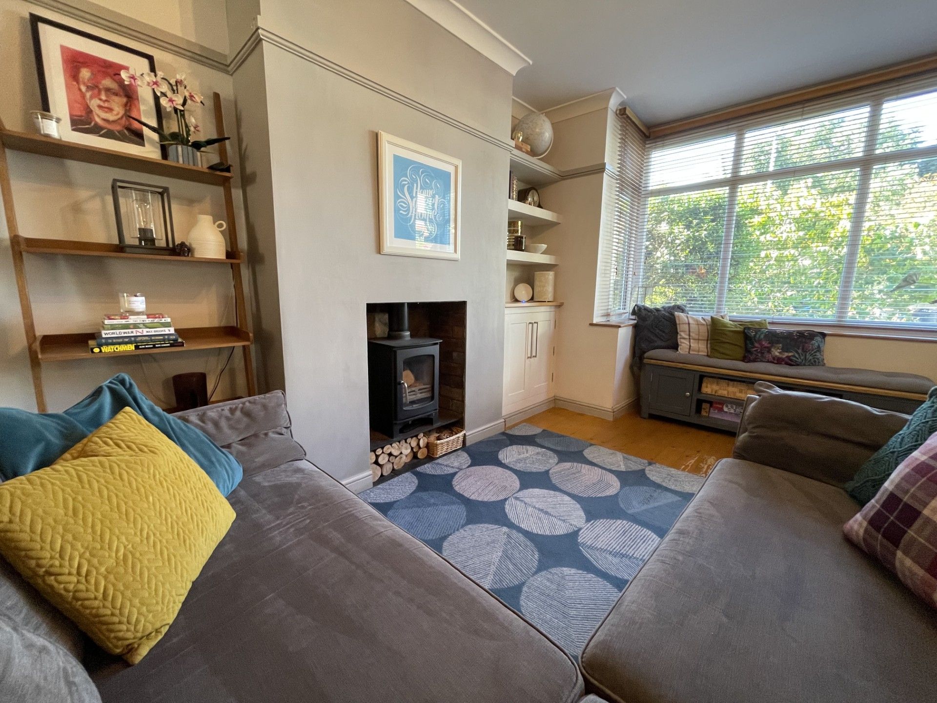 3 Bed Semi-detached House For Sale - Photograph 2