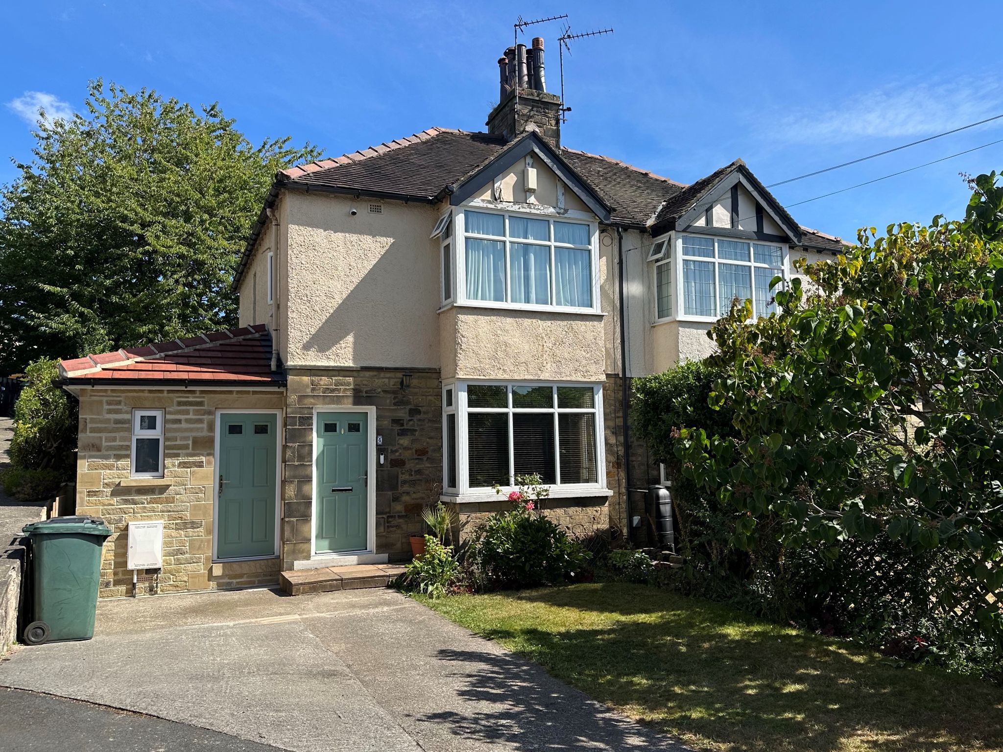 3 Bed Semi-detached House For Sale - Photograph 1