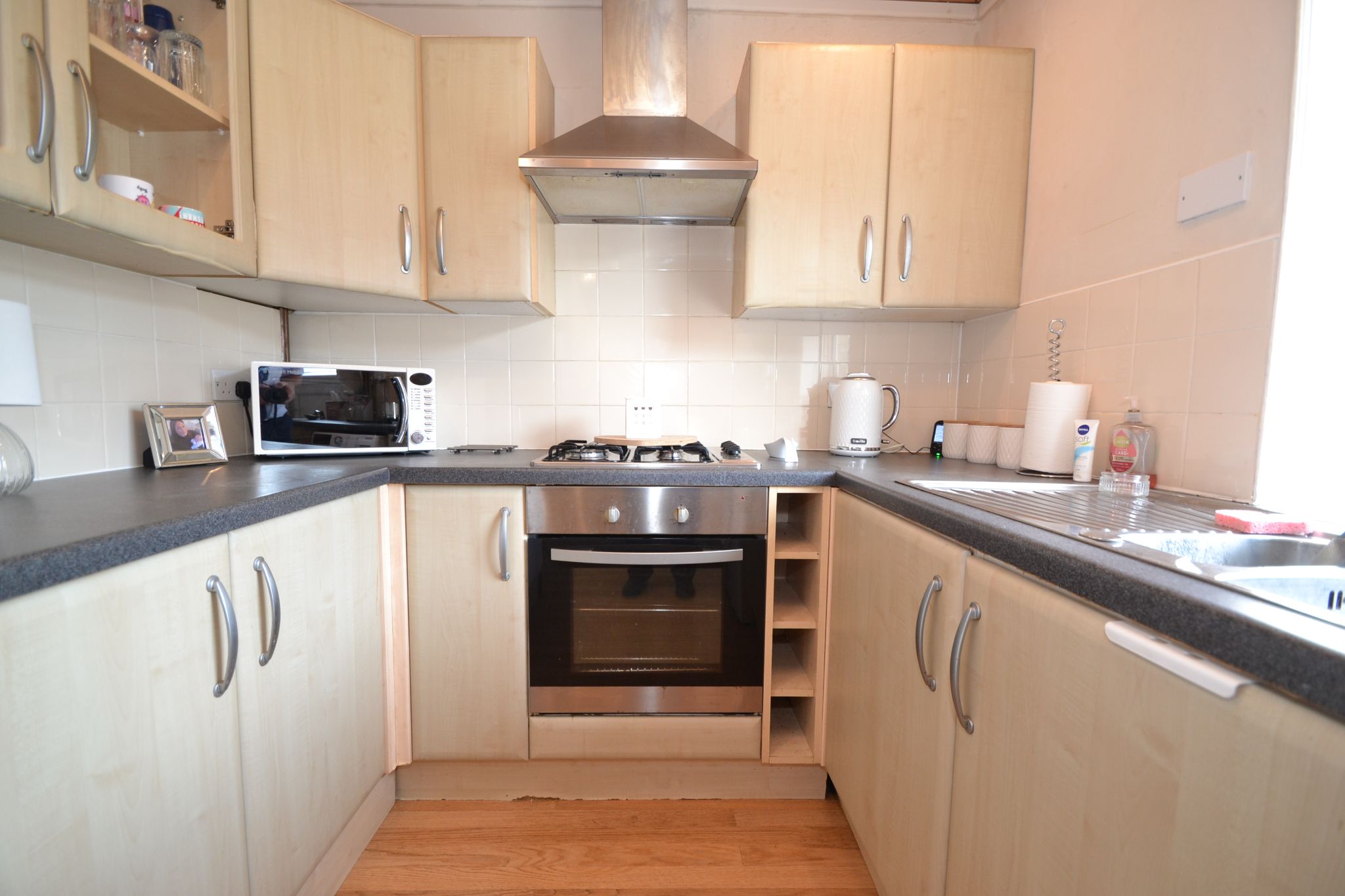 2 Bed Semi-detached House For Sale - Photograph 4