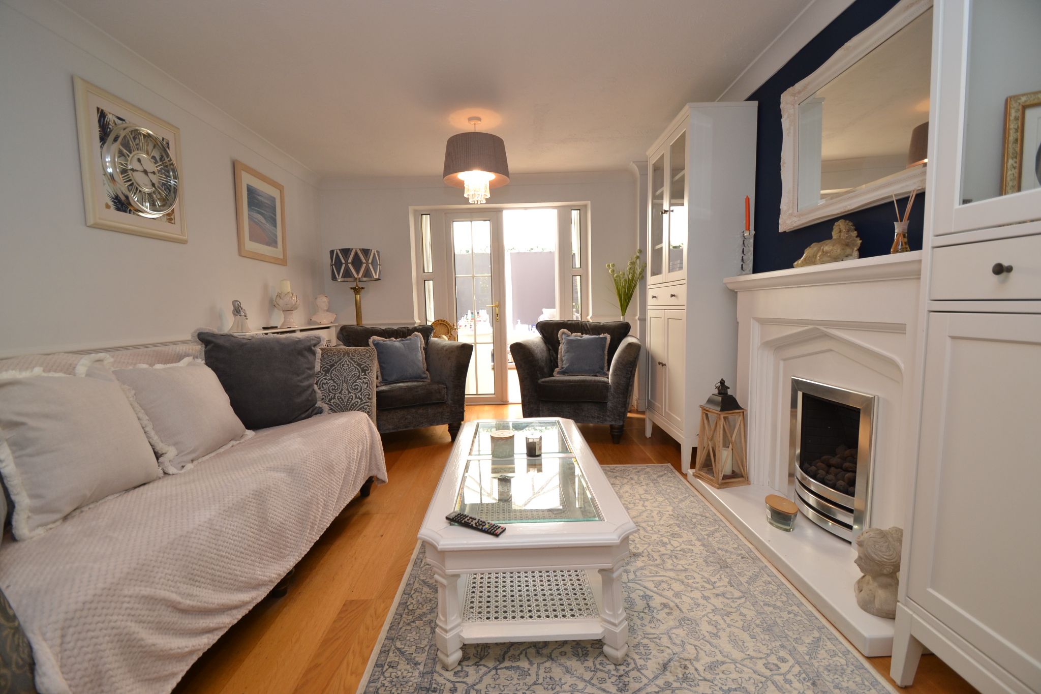 3 Bed Detached House For Sale - Photograph 4