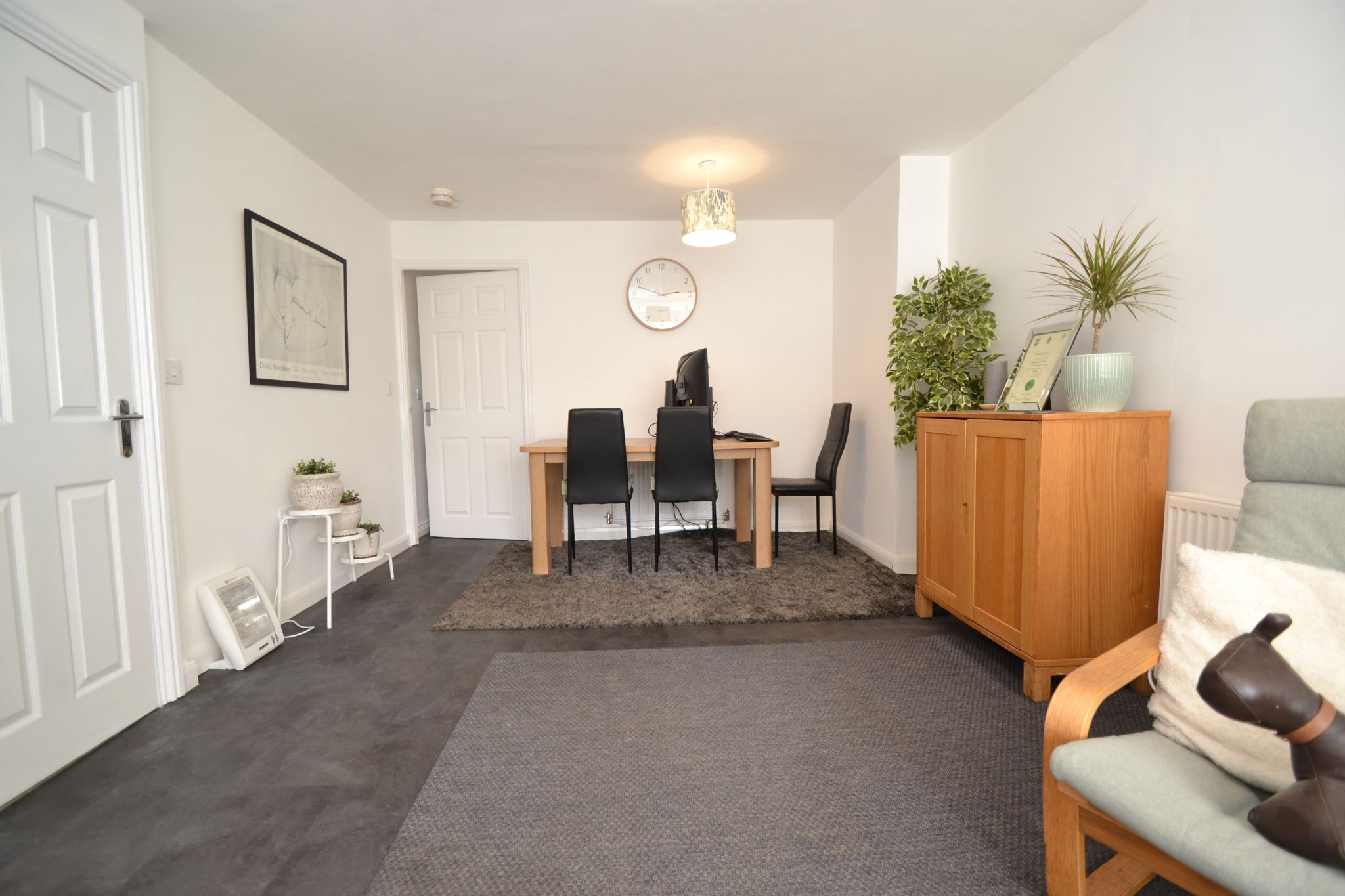 5 Bed Mid Terraced House For Sale - Photograph 3